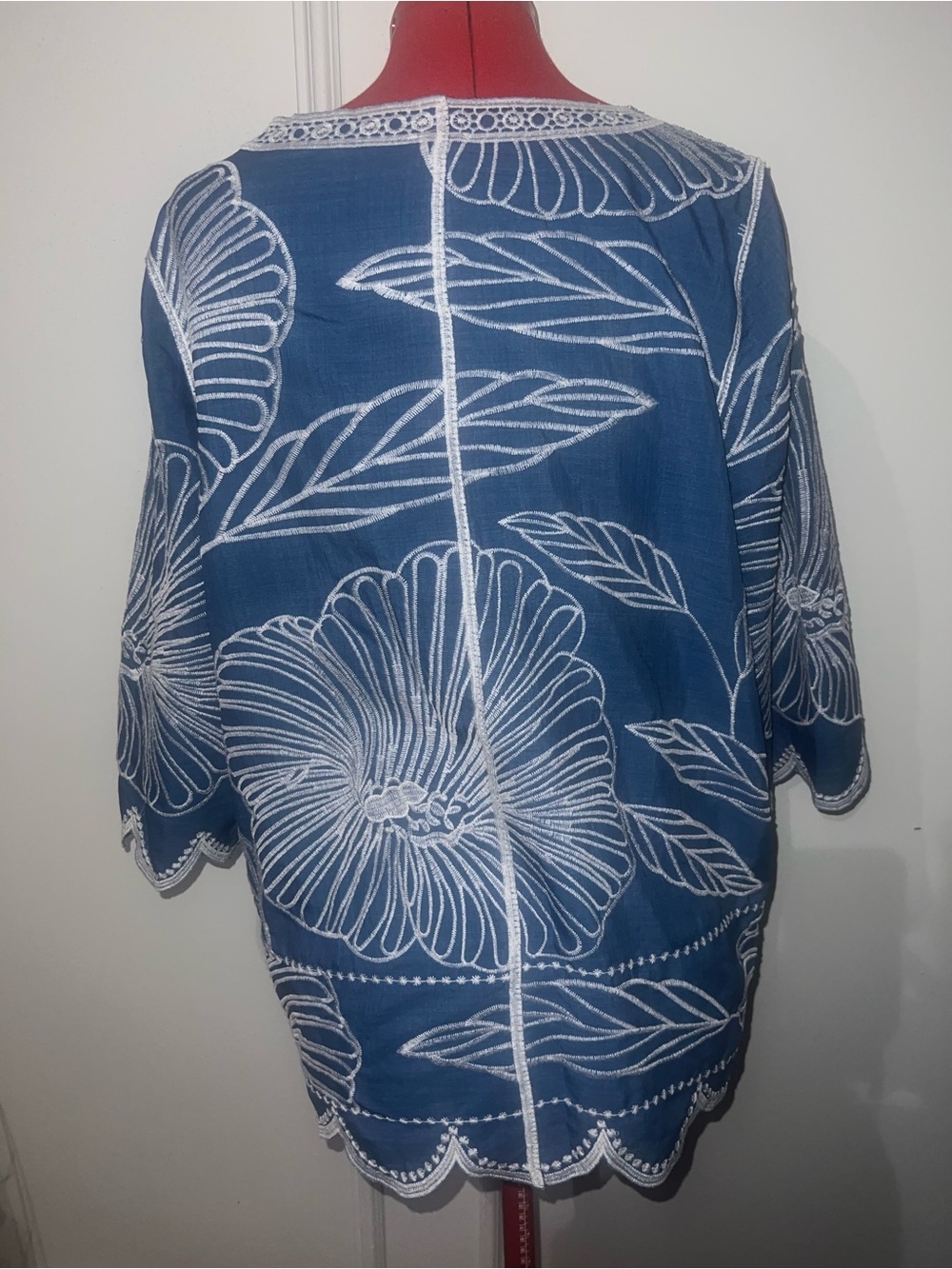 Chico’s Womens Blue Floral Embroidered Boatneck Top size L (2) - Picture 6 of 8